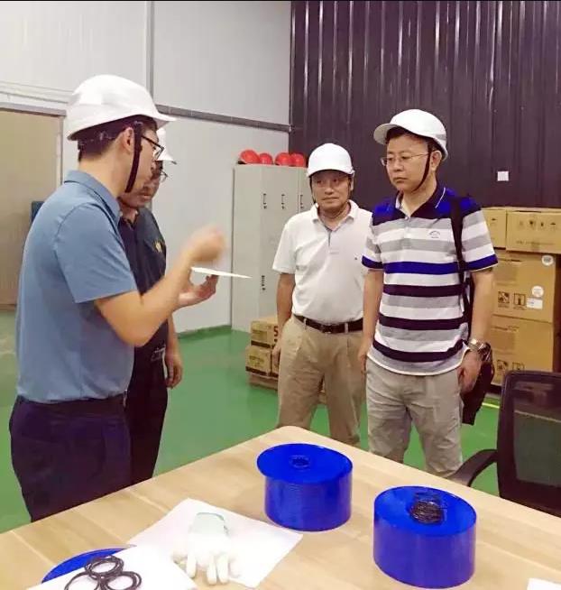 中石油西南油氣田分公司、中石油川慶鉆探公司、長(zhǎng)江大學(xué)領(lǐng)導(dǎo)和專家來(lái)我司考察調(diào)研