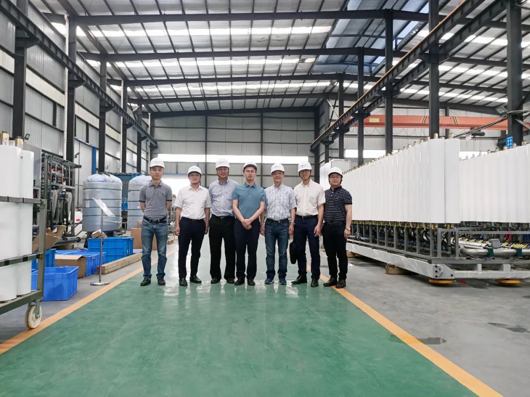 上海水合環(huán)境工程有限公司領(lǐng)導(dǎo)蒞臨碩特環(huán)?？疾旖涣?/></div>
      <div   id=